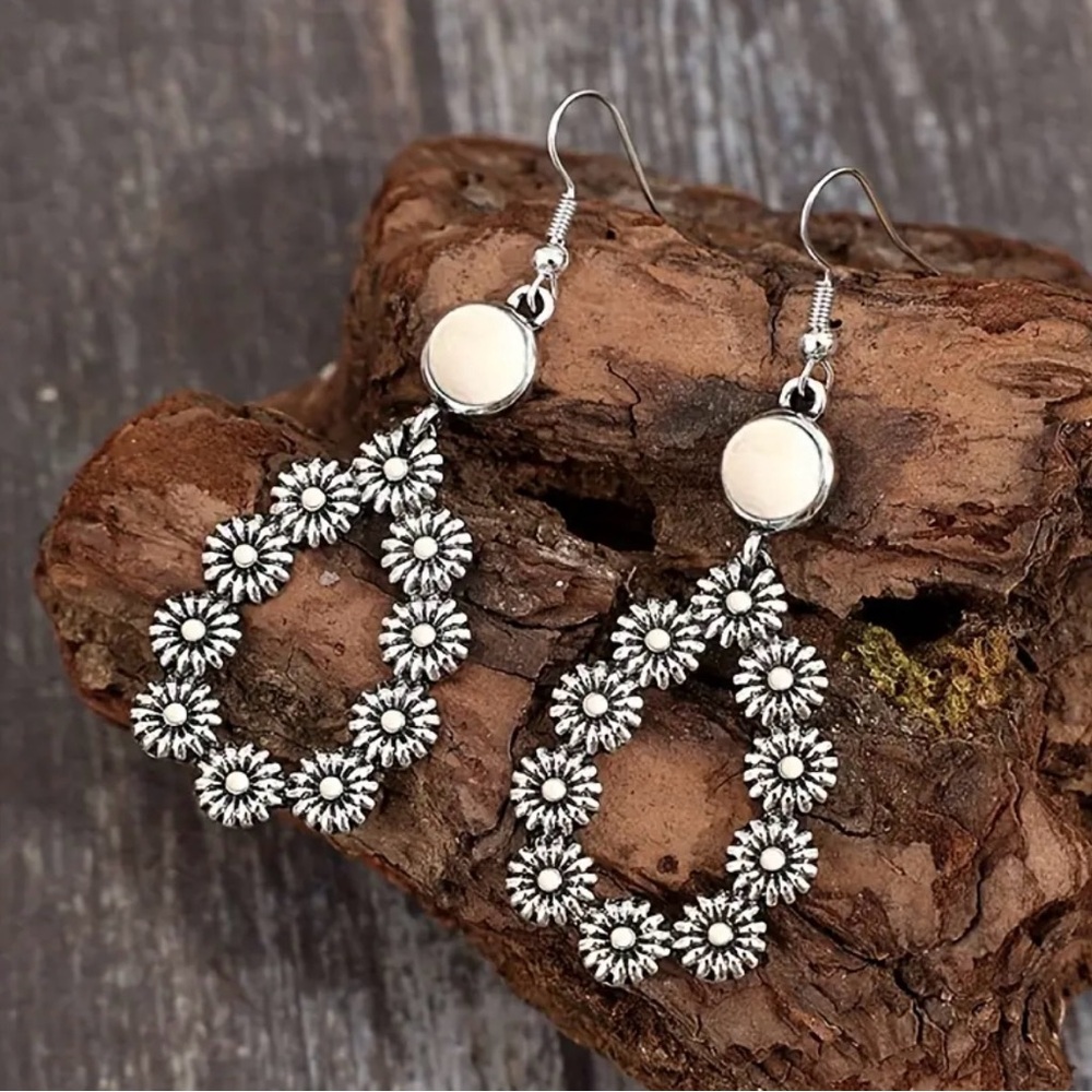 Elegant Silver Tone Floral 3D Carved Water Drop Earrings